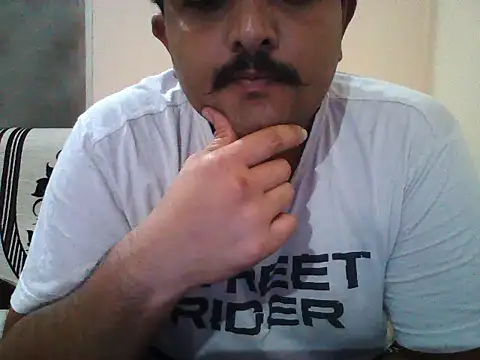 Akhil3290 online show from June 21, 2026, 4:13 pm