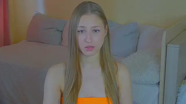 Snapshot of BritneyCruze chatting on October 31, 2025, 9:39 am BritneyCruze online show from October 31, 2025, 9:39 am