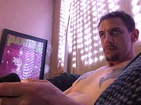 Snapshot of Highfrog1 chatting on September 15, 2025, 4:35 am Highfrog1 online show from September 15, 2025, 4:35 am