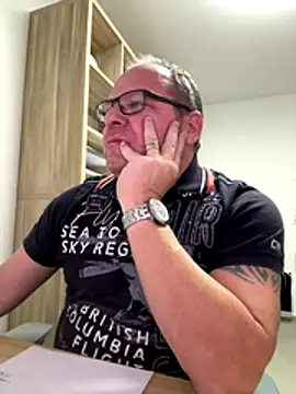 coupleLatinaLovers online show from November 11, 2025, 6:19 am