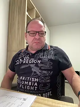 coupleLatinaLovers online show from February 6, 2026, 6:31 am