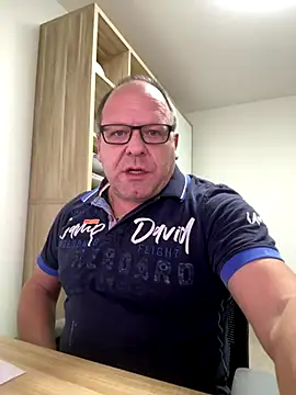 coupleLatinaLovers online show from November 24, 2025, 8:25 am