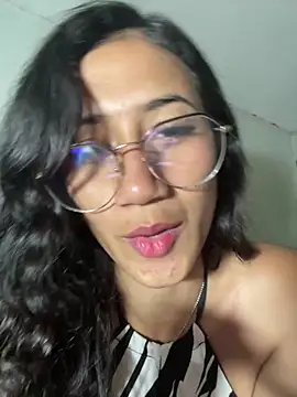 KaitlynLoveCam online show from November 3, 2025, 10:24 pm