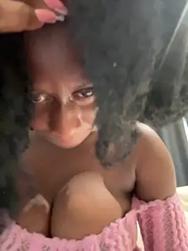 Snapshot of Roxiexx chatting on February 25, 2026, 1:44 pm Roxiexx online show from February 25, 2026, 1:44 pm