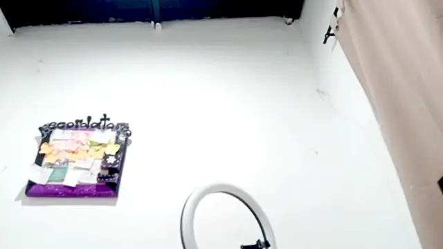 PetiteIvoryQueen19 online show from November 6, 2025, 3:54 am