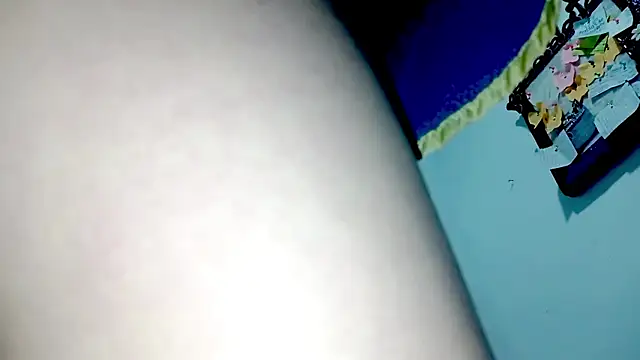 PetiteIvoryQueen19 online show from November 13, 2025, 3:32 am