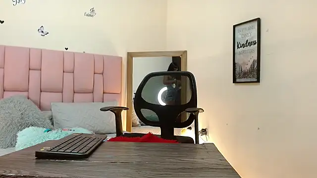 Snapshot of isabela_ferrer_ chatting on September 12, 2025, 1:33 pm isabela ferrer online show from September 12, 2025, 1:33 pm