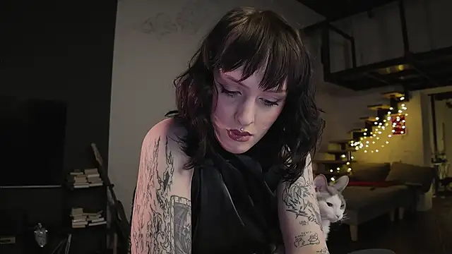 vinylstore online show from March 1, 2025, 12:01 pm