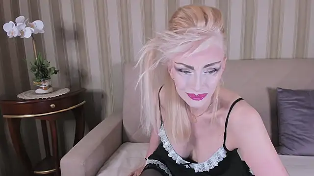 Snapshot of Rita_Farel chatting on July 18, 2026, 9:23 pm Rita Farel online show from July 18, 2026, 9:23 pm