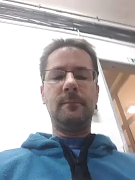 riskybusiness9090 online show from November 13, 2025, 5:55 am