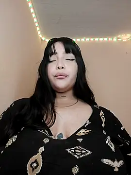 jacksyangeel2 online show from April 12, 2026, 7:44 am