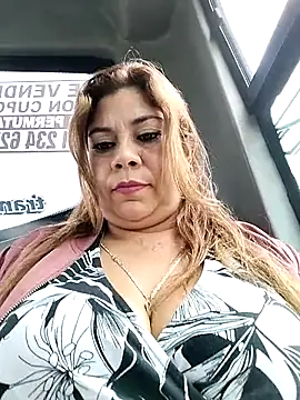 Laura-Hernandez online show from October 18, 2025, 3:47 pm