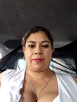 Laura-Hernandez online show from February 1, 2026, 3:54 pm