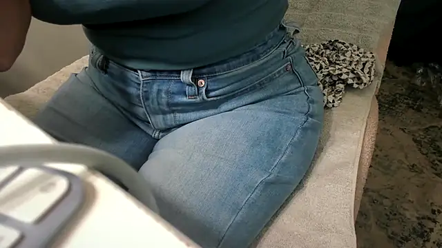 bigb00tyjudyyX online show from November 7, 2025, 2:54 pm