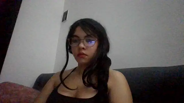 Snapshot of Kiri_Cutee chatting on January 28, 2025, 5:00 am Kiri Cutee online show from January 28, 2025, 5:00 am