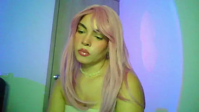 Snapshot of Kiri_Cutee chatting on October 3, 2025, 4:36 am Kiri Cutee online show from October 3, 2025, 4:36 am