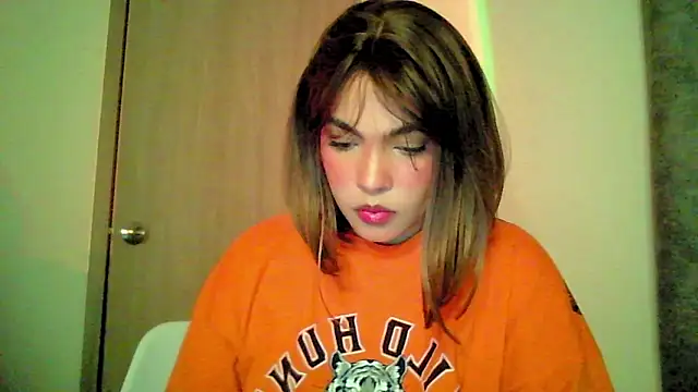 Snapshot of Kiri_Cutee chatting on September 13, 2025, 4:23 am Kiri Cutee online show from September 13, 2025, 4:23 am