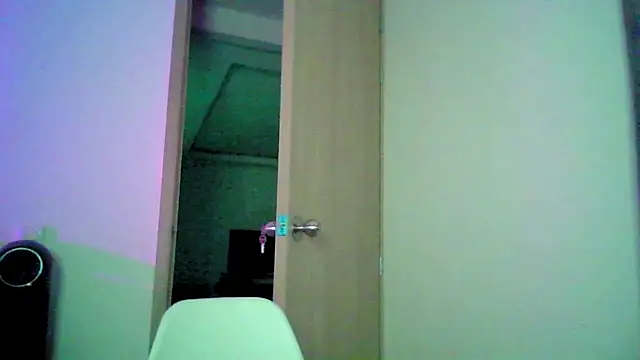 Snapshot of Kiri_Cutee chatting on September 17, 2025, 4:14 am Kiri Cutee online show from September 17, 2025, 4:14 am