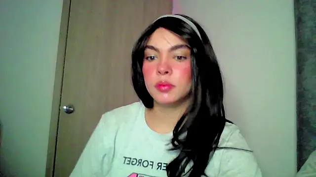 Snapshot of Kiri_Cutee chatting on September 9, 2025, 4:00 am Kiri Cutee online show from September 9, 2025, 4:00 am