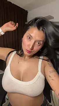 Snapshot of Valentina_cartier chatting on December 1, 2025, 12:33 am Valentina cartier online show from December 1, 2025, 12:33 am