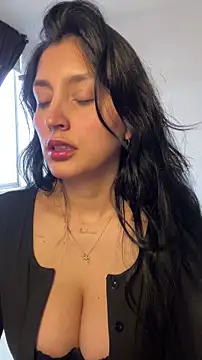 Snapshot of Valentina_cartier chatting on November 29, 2025, 8:42 pm Valentina cartier online show from November 29, 2025, 8:42 pm