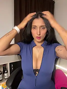 Snapshot of Valentina_cartier chatting on September 19, 2025, 10:58 pm Valentina cartier online show from September 19, 2025, 10:58 pm