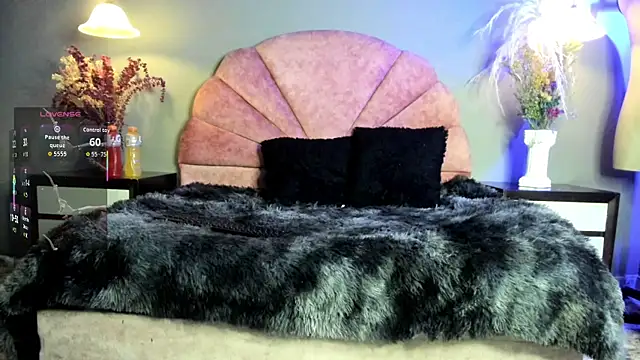 Snapshot of Alliemilky chatting on November 12, 2025, 3:43 am Alliemilky online show from November 12, 2025, 3:43 am