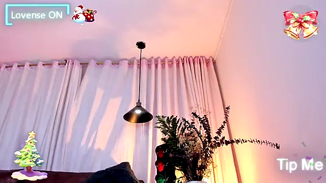 Snapshot of Alliemilky chatting on December 2, 2025, 3:30 am Alliemilky online show from December 2, 2025, 3:30 am