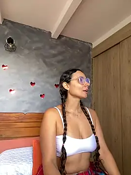 Snapshot of MafeeRoss chatting on February 26, 2026, 6:08 pm MafeeRoss online show from February 26, 2026, 6:08 pm