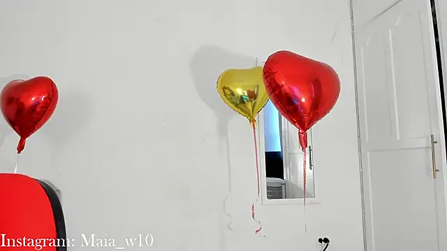 Snapshot of Maia_W10 chatting on February 26, 2025, 12:49 pm Maia W10 online show from February 26, 2025, 12:49 pm