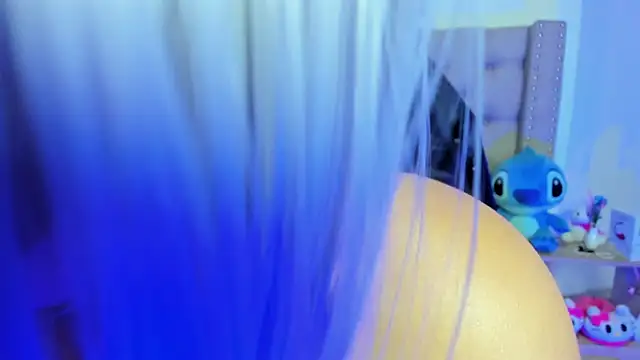 Snapshot of AngeleRoux chatting on February 6, 2025, 4:42 am AngeleRoux online show from February 6, 2025, 4:42 am