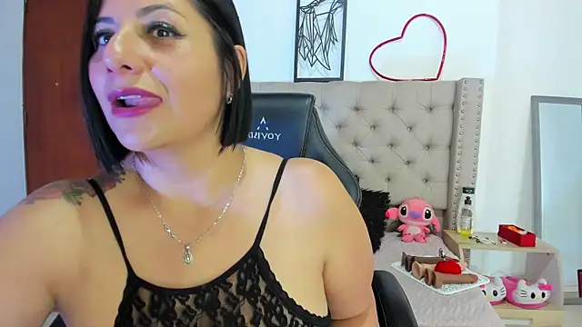 Snapshot of AngeleRoux chatting on September 19, 2025, 3:16 pm AngeleRoux online show from September 19, 2025, 3:16 pm