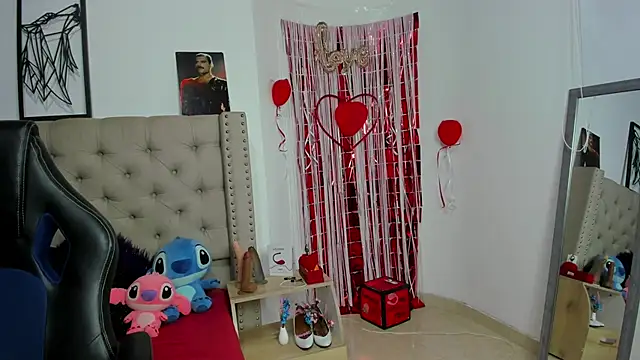 Snapshot of AngeleRoux chatting on March 20, 2025, 1:02 am AngeleRoux online show from March 20, 2025, 1:02 am