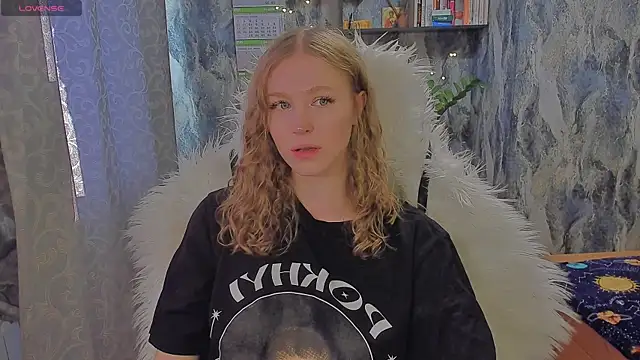 JuxxxsyBunx online show from September 30, 2025, 11:16 am