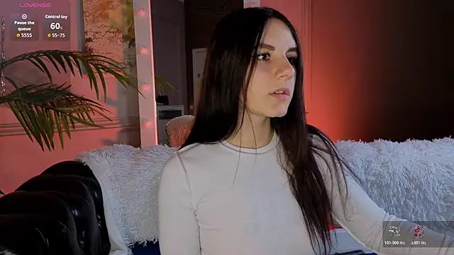 Kelly Woods online show from November 12, 2025, 3:27 pm