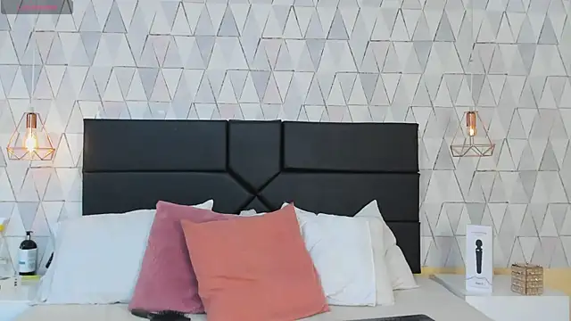 JustinePerry online show from December 23, 2025, 3:28 am