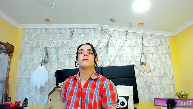 JustinePerry online show from October 31, 2025, 3:47 am