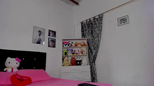 Snapshot of megan_100 chatting on November 21, 2025, 5:45 pm megan 100 online show from November 21, 2025, 5:45 pm