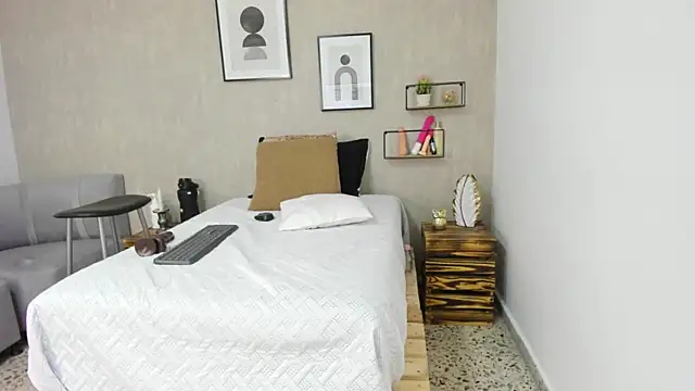 afrodita martinez online show from February 12, 2025, 8:07 pm