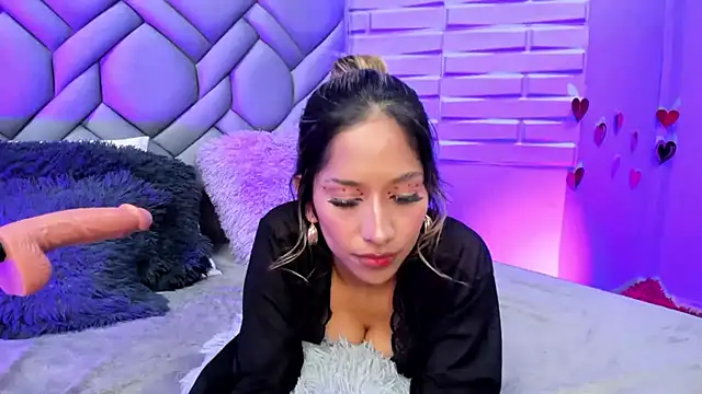Snapshot of BriannaHarps chatting on February 15, 2025, 12:33 pm BriannaHarps online show from February 15, 2025, 12:33 pm