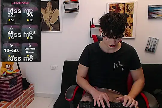 Snapshot of Angelo-cianuro- chatting on October 12, 2025, 10:55 pm Angelo-cianuro- online show from October 12, 2025, 10:55 pm