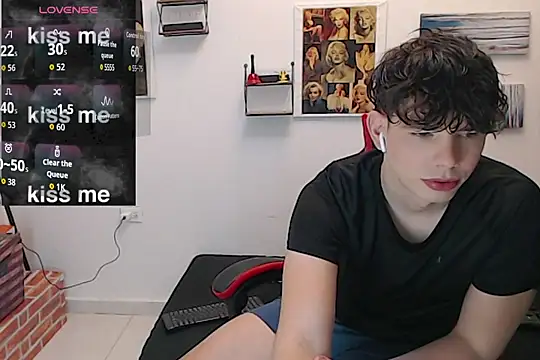 Snapshot of Angelo-cianuro- chatting on October 8, 2025, 1:07 am Angelo-cianuro- online show from October 8, 2025, 1:07 am