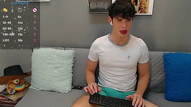 Snapshot of Angelo-cianuro- chatting on December 15, 2024, 12:18 am Angelo-cianuro- online show from December 15, 2024, 12:18 am