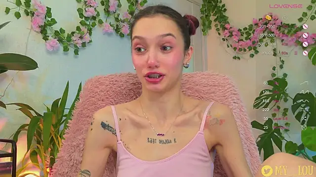 Snapshot of MyLou_ chatting on February 19, 2025, 3:49 pm MyLou online show from February 19, 2025, 3:49 pm