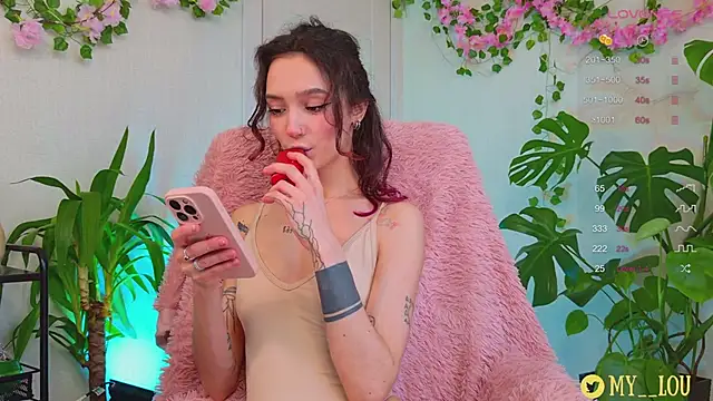 Snapshot of MyLou_ chatting on March 19, 2025, 3:19 pm MyLou online show from March 19, 2025, 3:19 pm