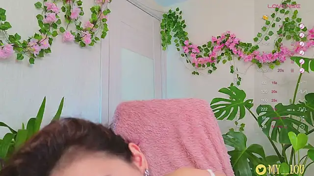 Snapshot of MyLou_ chatting on March 22, 2025, 3:42 pm MyLou online show from March 22, 2025, 3:42 pm