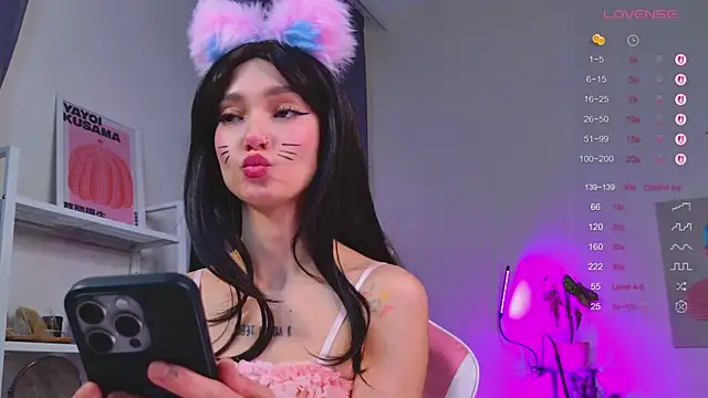 Snapshot of MyLou_ chatting on December 14, 2025, 3:17 pm MyLou online show from December 14, 2025, 3:17 pm