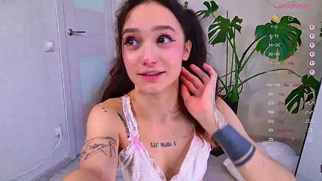 Snapshot of MyLou_ chatting on September 8, 2025, 3:11 pm MyLou online show from September 8, 2025, 3:11 pm