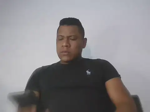 latinblack01 online show from October 6, 2025, 2:07 pm