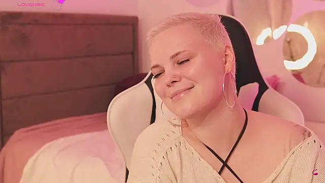 Snapshot of LikaBerry1 chatting on February 24, 2026, 2:29 pm LikaBerry1 online show from February 24, 2026, 2:29 pm